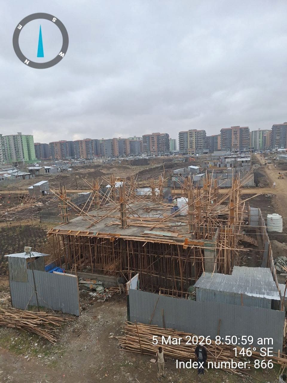 በአዲስ አበባ ፎርምወርክ ያለበት የግንባታ ሳይት