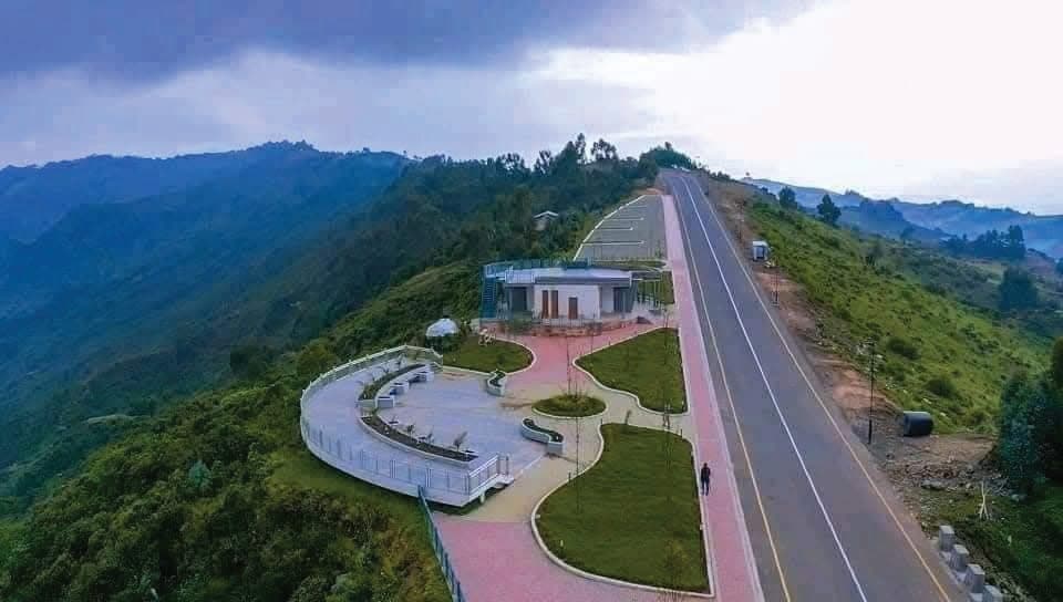 በኢኮ-ቱሪዝም መንገዱ ዳር ያለ የሽርሽር ቦታ